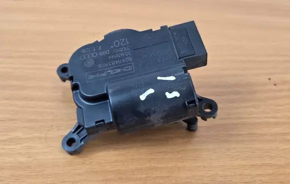 Audi Q7 4L Air flap motor/actuator 52411483R06 3093694 310810D05