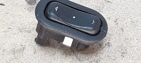 Opel Zafira A Electric window control switch 90561388