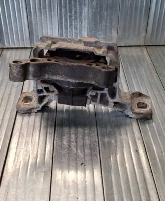 Volvo V40 Engine mount bracket DV616F012HA 122921753
