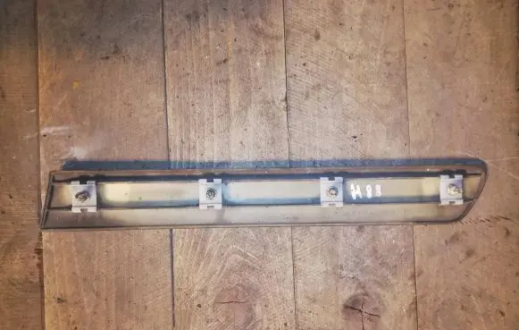 Rear fender molding trim