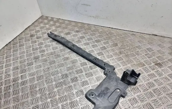 Rear bumper mounting bracket