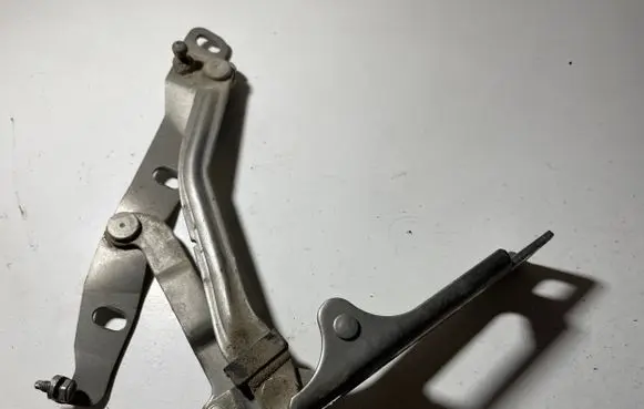 Opel Vectra C Tailgate/trunk/boot hinge 09177083