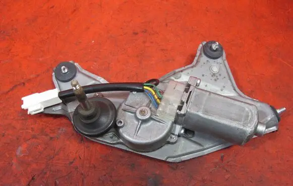Toyota Prius (NHW20) Rear window wiper motor 8513047010