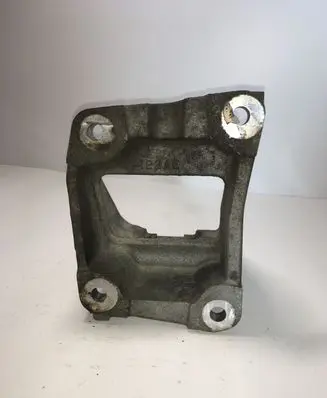 Dodge Nitro Engine mounting bracket 122AE