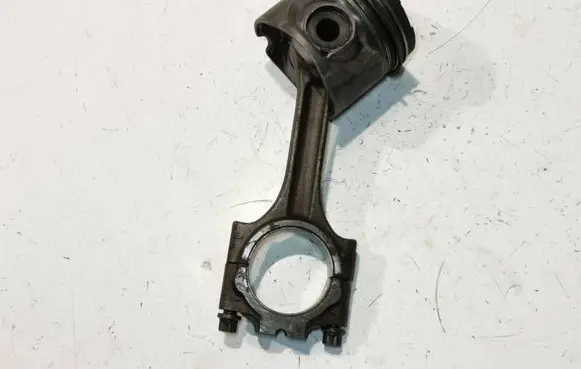 Volvo V70 Piston with connecting rod 811118
