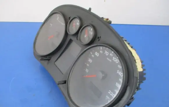 Audi A2 Speedometer (instrument cluster) 8Z0920900