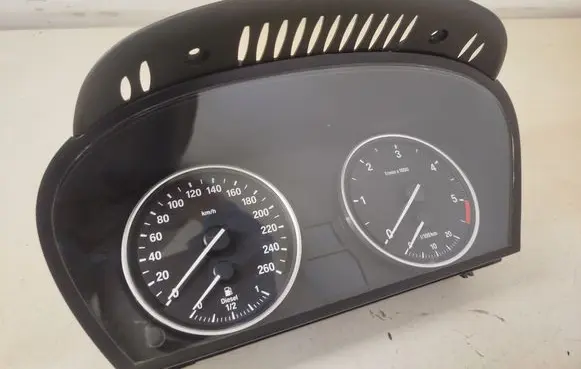 Speedometer (instrument cluster)