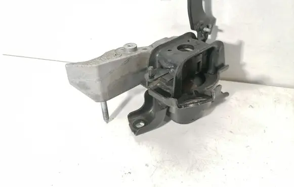 Lexus RX 450H Engine mount bracket B3933 652