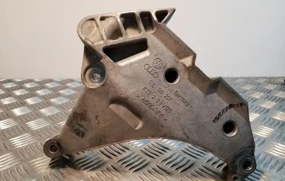 Volkswagen Tiguan Engine mounting bracket 03L199207