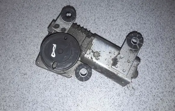 BMW 5 E39 Wiper motor 8361640
