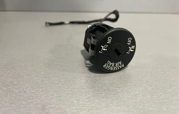 Passenger airbag on/off switch