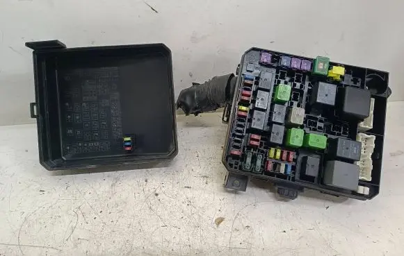 Citroen C4 Aircross Fuse box set 8565A268