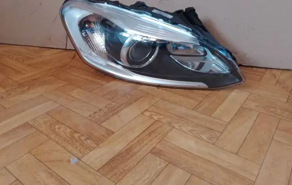 Volvo XC60 Headlight/headlamp 31420250 89908950 89907083