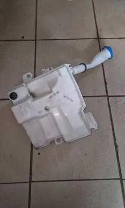 Ford Focus Windshield washer fluid reservoir/tank BV6117B613A BV6117B613B