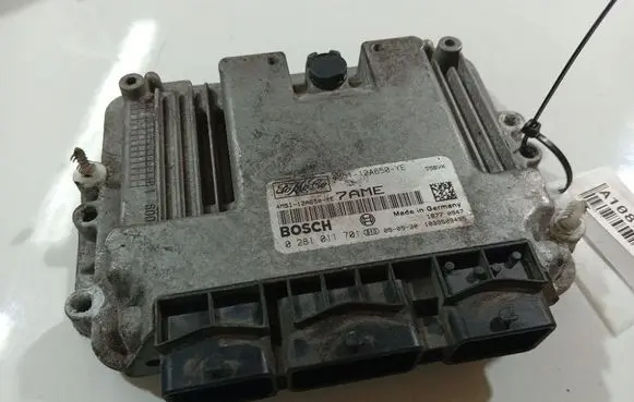 Ford Focus Engine control unit/module 4M5112A650YE