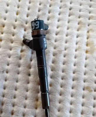 Opel Insignia A Fuel injector 0445110299