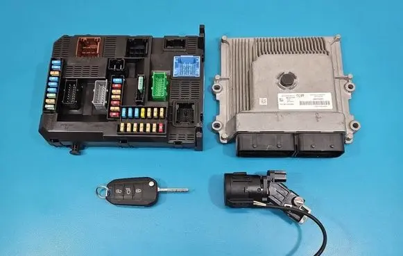 Peugeot 2008 I Engine control unit/module ECU 9829728480 IMPRK1552941