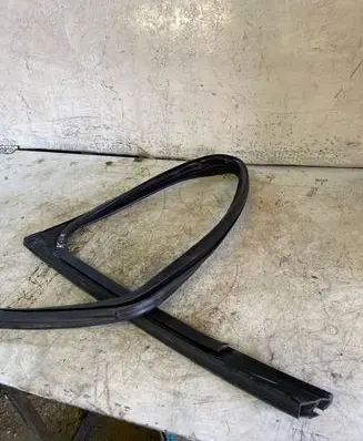Citroen C4 Cactus Rubber seal front door (on door) 
