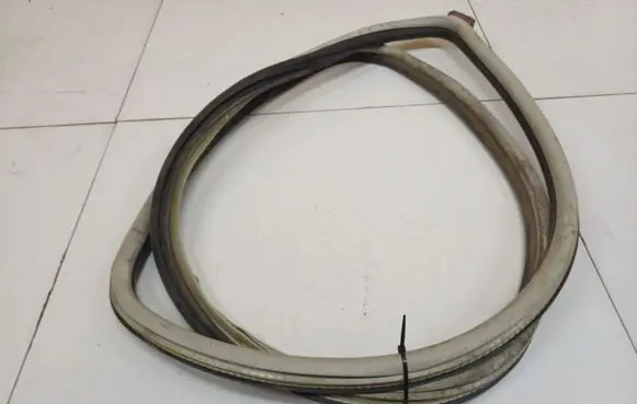 Skoda Fabia Mk1 (6Y) Rubber seal front coupe door