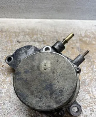 Opel Astra H Vacuum pump 7009690201