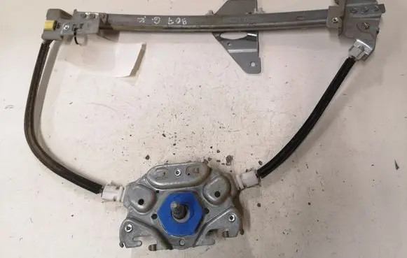Rear door manual window regulator