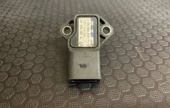 Volkswagen PASSAT B6 Air pressure sensor 038906051C 0281002401 05051DV
