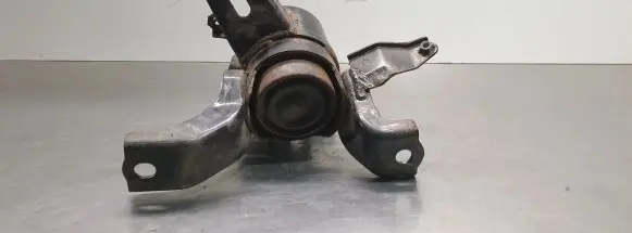 Toyota Prius (XW30) Engine mount bracket