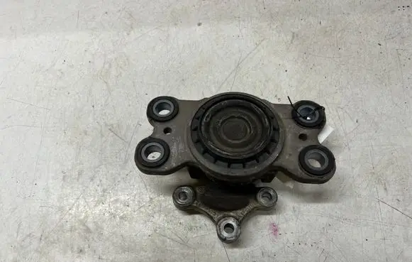 Volvo V60 Engine mount bracket 51262710 190811 G2458210