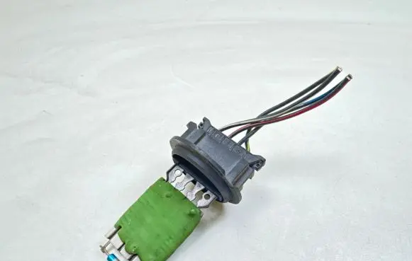 Mitsubishi Colt Heater blower motor/fan resistor 2R15K