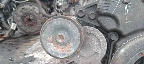 Mazda 2 Generator/alternator belt tensioner