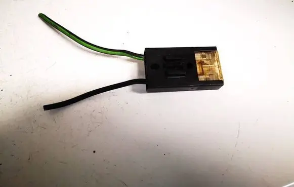 Volkswagen PASSAT B5.5 Fuse 8a0937530