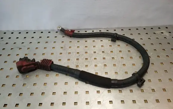 Toyota Land Cruiser (J120) Positive cable (battery)