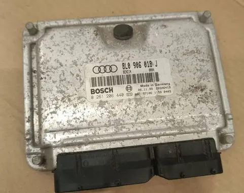 Audi TT Mk1 Engine control unit/module ECU 8L0906018J 26SA6419 0261206440