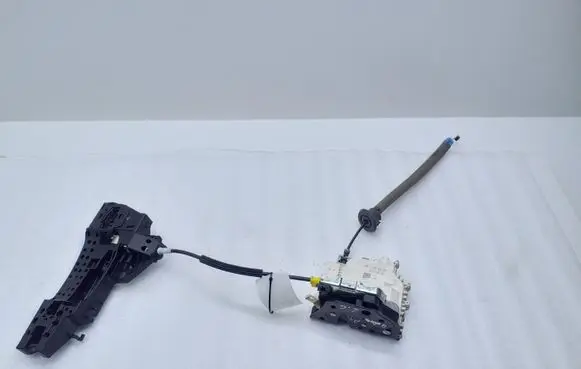 Audi A1 Rear door lock 8X0839015