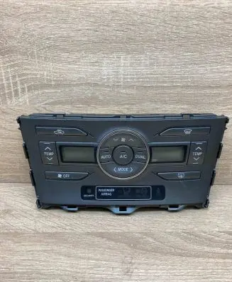 Toyota Auris 150 Climate control unit 5590012A30B 6M2807E