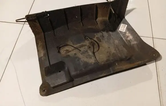 Chrysler Sebring (JS) Engine splash shield/under tray 