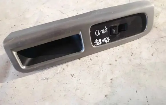 Volvo V50 Electric window control switch 8663815