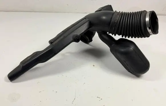 Cadillac Escalade Intake resonator 15901934