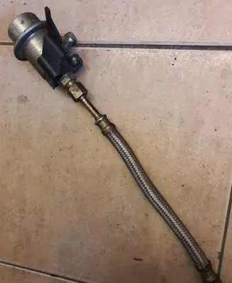 Audi 80 90 B3 Fuel pressure regulator 034133534H 0438161008
