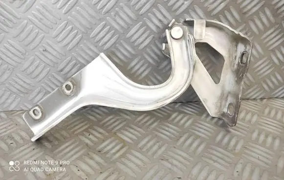 Engine bonnet/hood hinges