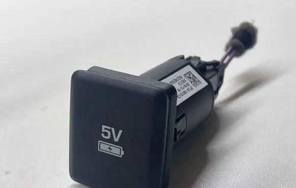 Land Rover Range Rover Sport L494 USB socket connector JPLA19010CA 20181218