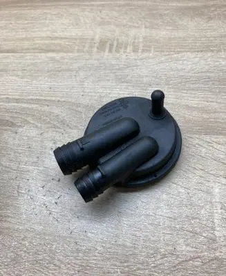 Volkswagen Touareg I Breather/breather pipe/hose 07Z103101D
