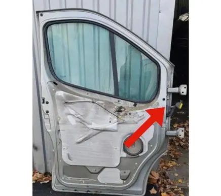 Opel Vivaro Front door check strap stopper 311823G
