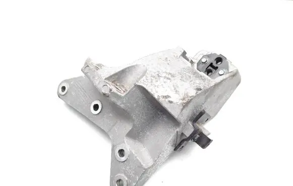 Hyundai Kona I Engine mounting bracket 