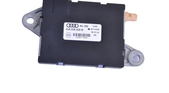 Audi TT TTS RS Mk3 8S Aerial antenna amplifier 8J8035225M