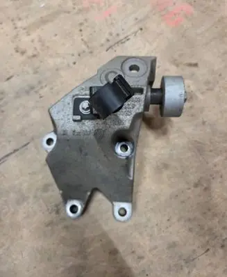 BMW 5 G30 G31 G38 Engine mounting bracket 6864593 6861563 8574710