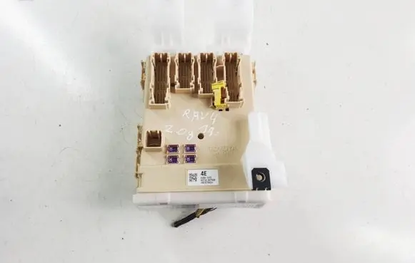 Toyota RAV 4 (XA40) Fuse box set 8922142121 TA3932 50118825