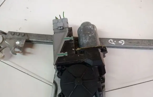 Peugeot 307 Rear door window regulator motor
