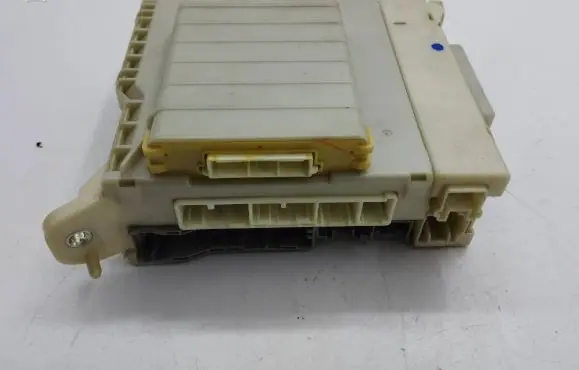 Lexus IS 220D-250-350 Fuse module 08655J18 8273053020
