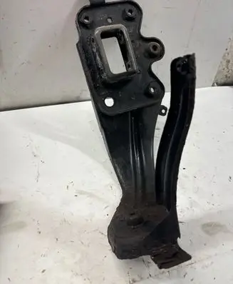 Mercedes-Benz E W211 Radiator mount bracket 